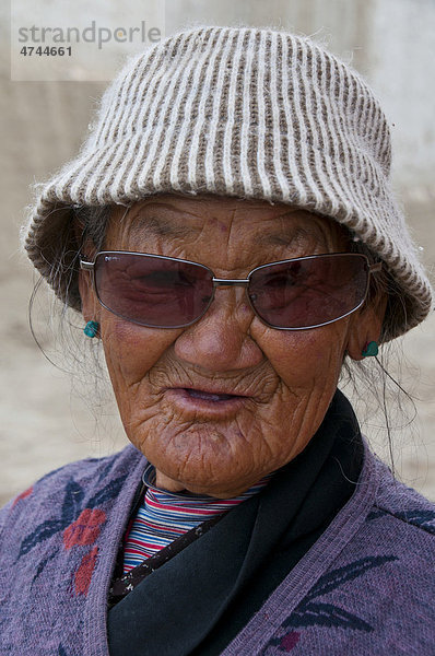 Alte Frau  Portrait  Königreich Guge  Westtibet  Tibet  Asien