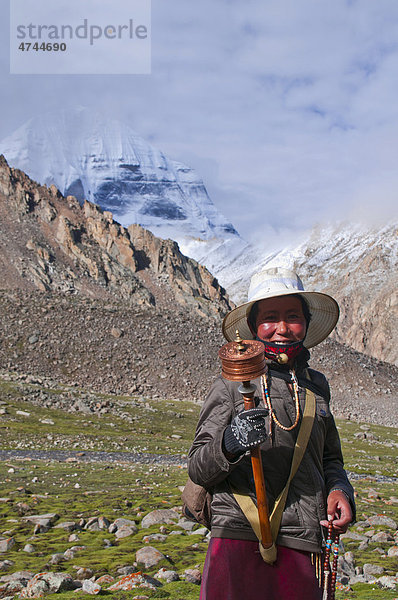 Pilger auf der Kailash Kora  West-Tibet  Asien