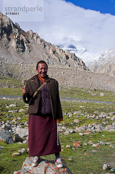 Pilger auf der Kailash Kora  West-Tibet  Asien