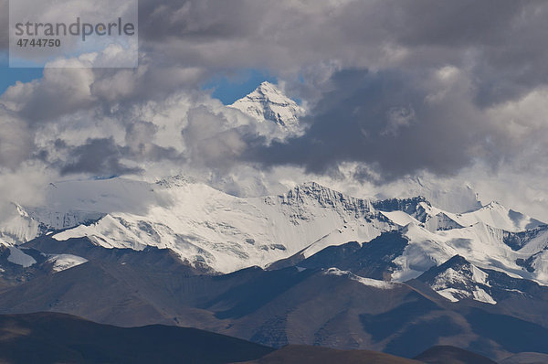 Wundervoller Blick auf den Mount Everest und die Himalayakette  Tibet  Asien