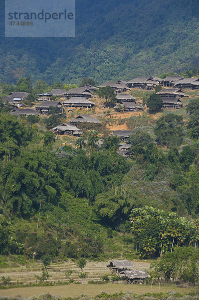 Traditionelles Dorf Paia in der Nähe von Along  Arunachal Pradesh  Nordostindien  Indien  Asien