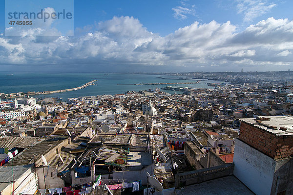 Blick über das Unesco Weltkulturerbe  die Kasbah  Altstadt von Algier  Algerien  Afrika