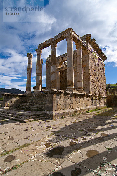 Tempel des Septimius Severus  Die römischen Ruinen von DjÈmila  Unesco Weltkulturerbe  Kabylei  Algerien  Afrika