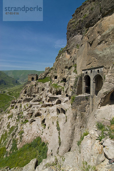 Die Überreste vom Höhlenkloster Wanis Kwabebi  Vanis Qvabebi  Vanis Kvabebi  Wanis Höhlen  Vanis Höhlen bei Vardzia  Wardsia  Georgien  Vorderasien