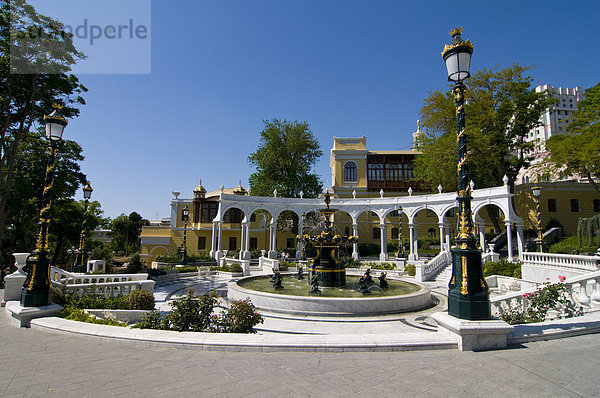 Brunnenplatz  Baku  Aserbaidschan  Kaukasus  Vorderasien