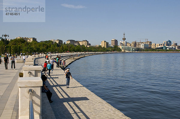 Moderne Hafenpromenade von Baku  Aserbaidschan  Kaukasus  Vorderasien