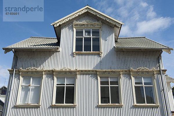 Altes weißes Haus aus Wellblech  Zentrum  Innenstadt  ReykjavÌk  Reykjavik  Island  Skandinavien  Nordeuropa  Europa  Island