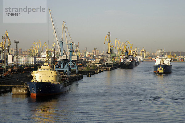 Schiffe  Container  Hafen  St. Petersburg  Russland