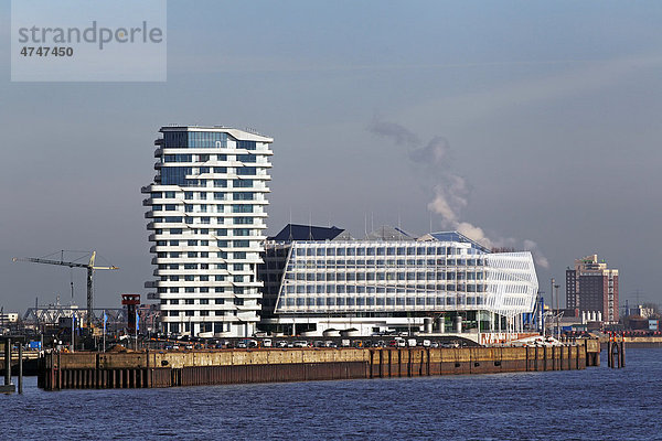 Moderne Gebäude Marco Polo Tower und Unilever-Haus in der Hafencity  Hamburger Hafen  Hansestadt Hamburg  Deutschland  Europa