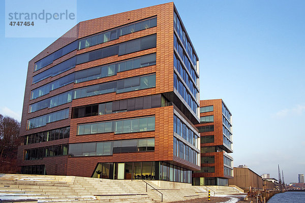 Modernes Bürogebäude im Hamburger Hafen an der Elbe  goldene Fassade  Areal West  Große Elbstraße  Altona  Hamburg  Deutschland  Europa
