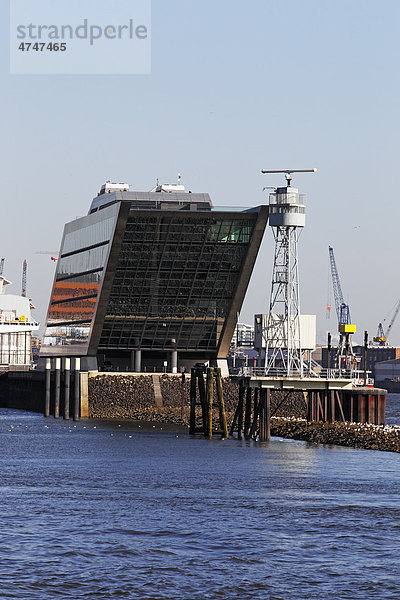 Modernes Bürogebäude Dockland an der Elbe  Fischereihafen  Altona  St. Pauli  Hafen Hamburg  Deutschland  Europa