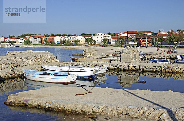 Boote  Anlegestelle  Insel Vir  Dalmatien  Kroatien  Europa