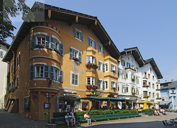 Traditionelle Häuser in der Altstadt von Kitzbühel  Tirol  Österreich  Europa