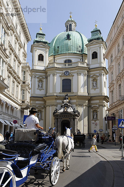 Petersplatz  Fiaker mit der Kirche St. Peter  1. Bezirk  Wien  Österreich  Europa