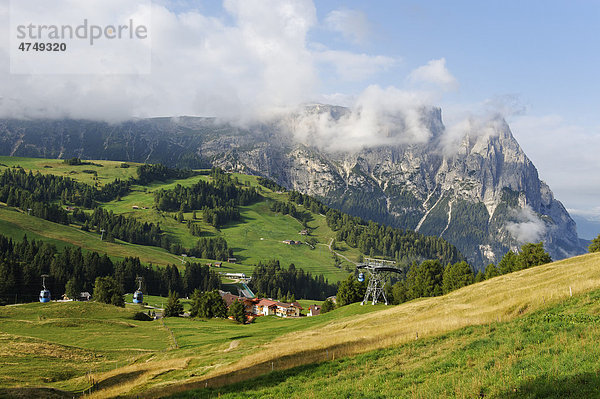 Seiseralm mit Schlern  Südtirol  Italien  Europa