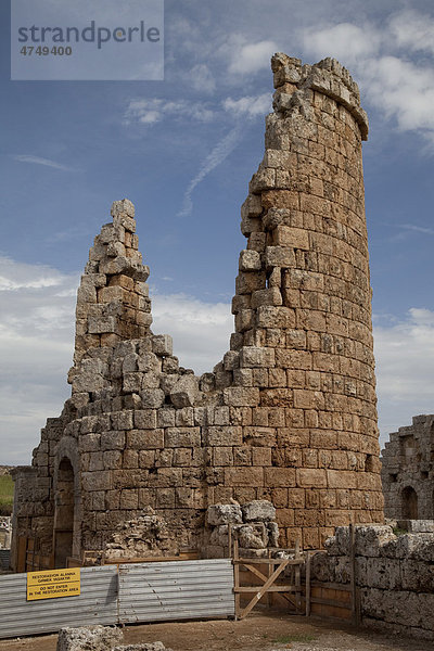 Hellenistisches Tor  antike Ausgrabungsstätte Perge  Antalya  Türkische Riviera  Türkei  Asien