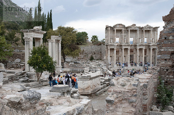 Celsus Bibliothek  antike Ausgrabungsstätte Ephesus  Selcuk  Lykien  Türkei  Asien