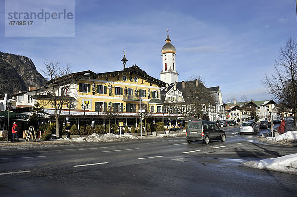 Garmisch-Partenkirchen  hinten die evangelische Kirche  Bayern  Deutschland  Europa