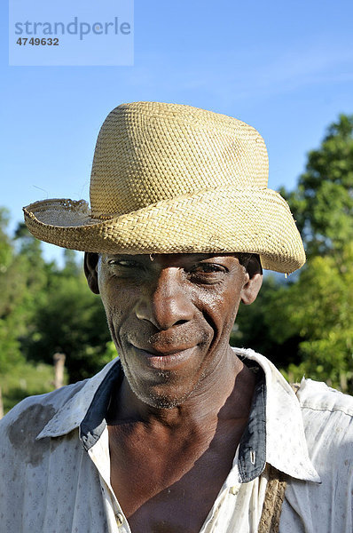 Alter Mann mit Hut  Petit Goave  Haiti  Karibik  Zentralamerika