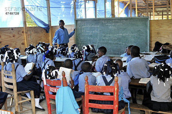 Schule in Leogane  Haiti  Karibik  Zentralamerika