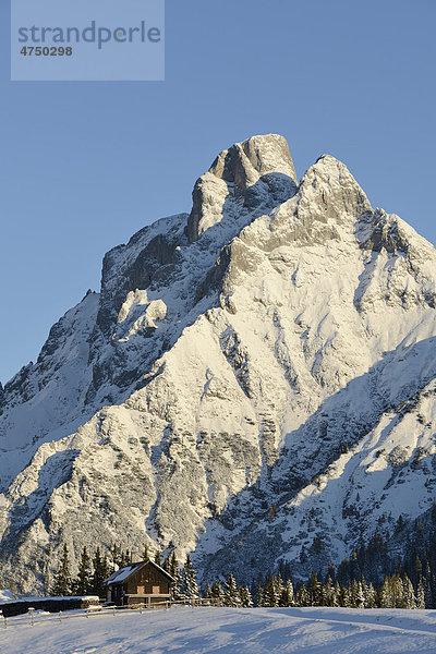 Treffneralm und Reichenstein  2251m  bei Sonnenaufgang  Gesäuse  Steiermark  Österreich  Europa