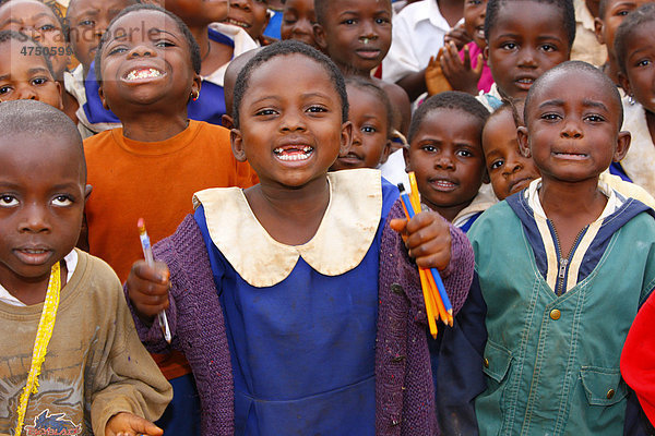 Schüler  7 Jahre  in Schuluniform  Grundschule  Bamenda  Kamerun  Afrika
