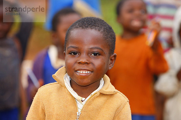 Junge  8 Jahre  Portrait  Grundschule  Bamenda  Kamerun  Afrika