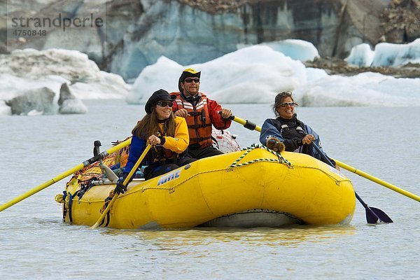 Gruppe Rafting auf dem Alsek River von Alsek und Walker Gletscher  Glacier Bay National Park  Sommer