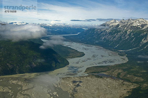 Luftaufnahme von der Mündung des Alsek und Tatshenshini Rivers  Tatshenshini-Alsek Provincial Park  British Columbia  Kanada  Sommer