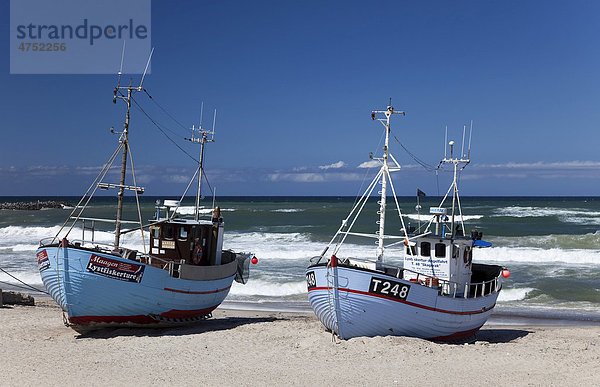 Fischkutter am Strand von N¯rre Vorup¯r  Nörre Vorupör  Nordsee  Thy  Nordjütland  Jütland  Dänemark  Europa