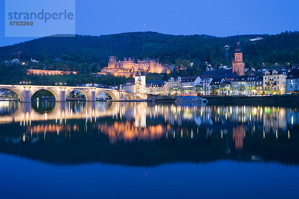 Stadtbild mit Alte Brücke  Karl-Theodor-Brücke  Heidelberg  Neckar  Kurpfalz  Baden-Württemberg  Deutschland  Europa