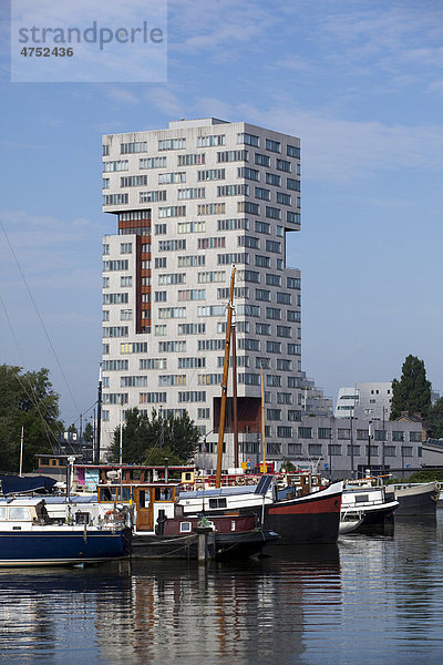 Moderner Wohnturm auf der Insel Sporenbrug  Amsterdam  Holland  Niederlande  Europa