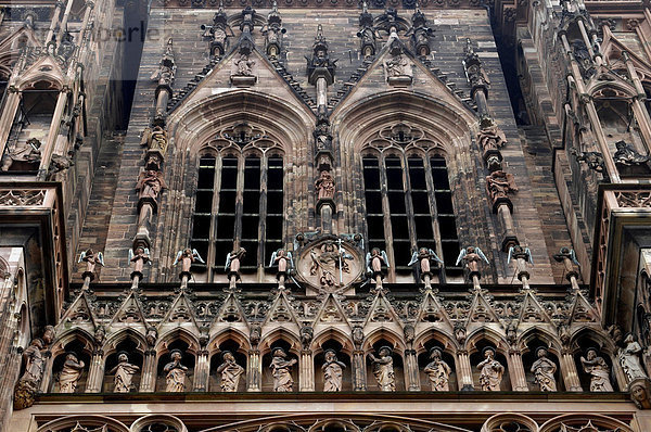 Liebfrauenmünster  Straßburger Münster  gotische Kirchen-Fassade  Detail  Straßburg  Elsass  Frankreich  Europa