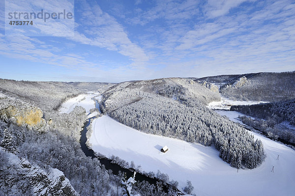 Blick in das winterliche obere Donautal bei Beuron  Landkreis Tuttlingen  Baden-Württemberg  Deutschland  Europa