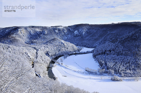 Blick in das winterliche obere Donautal  Landkreis Tuttlingen  Baden-Württemberg  Deutschland  Europa