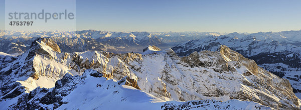 Panorama vom 2436 Meter hohen Altmann und Altmannsattel in den Appenzeller Alpen  Kanton Appenzell Innerrhoden  Schweiz  Europa