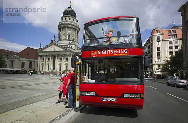 Sightseeing-Bus  Gendarmenmarkt  Berlin  Deutschland  Europa