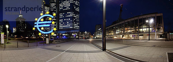 Euro-Zeichen vor der EZB  Europäische Zentralbank  Frankfurt am Main  Hessen  Deutschland  Europa