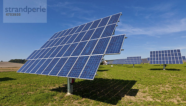Solarpark  Photovoltaik-Außenanlage  Solar-Module  Sonnenkraftwerk  Naturpark Altmühltal  Bayern  Deutschland  Europa