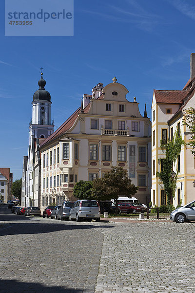 Altstadt  hinten die Pfarrkirche St. Peter  Neuburg an der Donau  Bayern  Deutschland  Europa