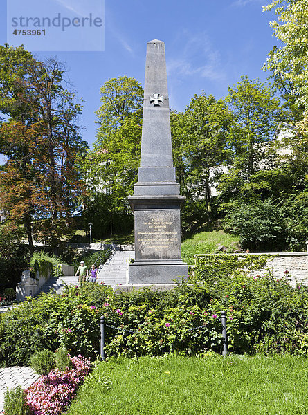 Denkmal der Stadt Neuburg zur Erinnerung an die Wiederherstellung des deutschen Reiches 1870  Neuburg an der Donau  Bayern  Deutschland  Europa