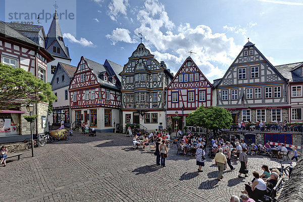 Historische Altstadt von Idstein  König-Adolf-Platz mit Killingerhaus  Deutsche Fachwerkstraße  Rheingau-Taunus-Kreis  Hessen  Deutschland  Europa