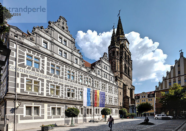 Montgelasplatz mit Verwaltungsgerichtshof  Kirche St. Gumbertus  Ansbach  Mittelfranken  Franken  Bayern  Deutschland  Europa