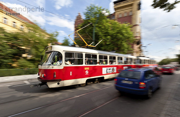 Straßenbahn in der Altstadt von Prag  Tschechische Republik  Europa