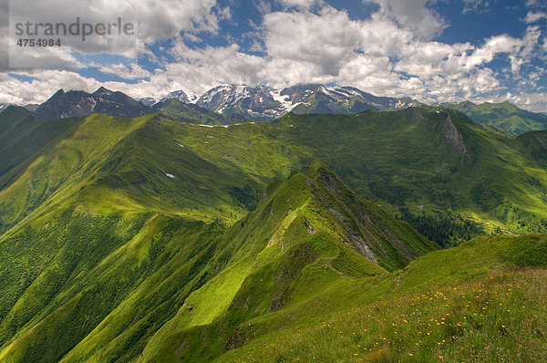 Berge mit Blick auf den Großglockner  Schwarzwand  Salzburg  Österreich  Europa