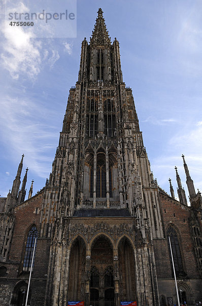 Ulmer Münster mit 161  53 Metern der höchste Turm der Welt  Münsterplatz  Ulm  Baden-Württemberg  Deutschland  Europa