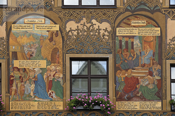 Detailansicht  Wandmalereien am Rathaus  Marktplatz 1  Ulm  Baden-Württemberg  Deutschland  Europa