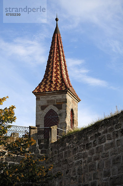 Beobachtungsturm mit bunten Dachziegeln auf Burg Abenberg  Burgstraße 16  Abenberg  Mittelfranken  Bayern  Deutschland  Europa