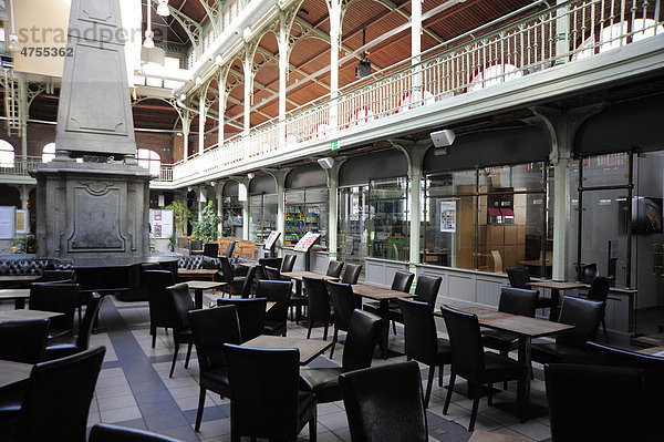 Bar Cafe  Inneneinrichtung der ehemaligen Markthalle  Halles Saint-Gery  Sint-Gorikshallen  Innenstadt  Brüssel  Belgien  Benelux  Europa
