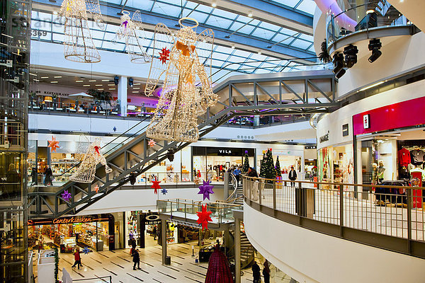 Einkaufszentrum mit Weihnachtsdekoration  Kopenhagen  Dänemark  Europa